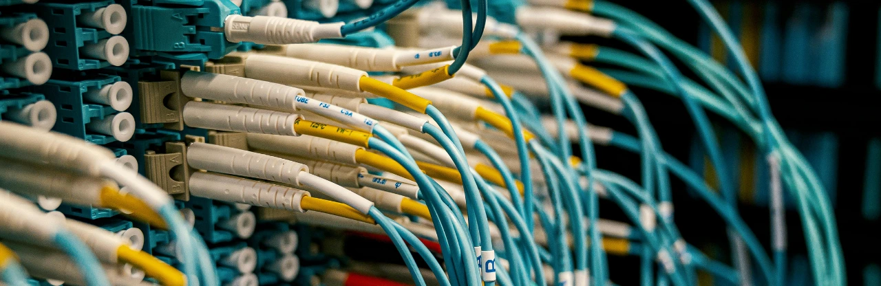 Fibra simétrica de alta velocidad.